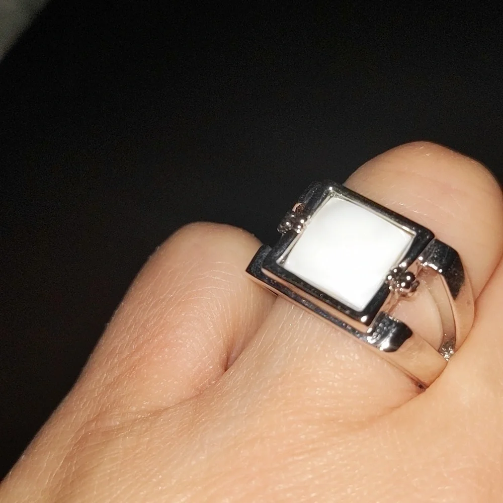 Lia Sophia‎ Size 9 White Out Silver Tone Enamel Center Ring